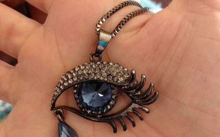 1240 .. Woman Blue Evil Eye Crystal .. Kaulakoru