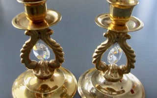 2 kpl kullanvärisiä kynttilänjalkoja, korkeus n. 8 cm