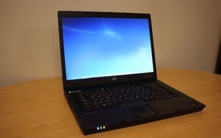 HP Compaq nw8440 Mobile Workstation
