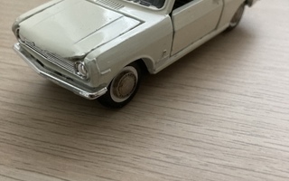 Datsun Sunny 1/40. Pienoismalli 60-l ,Made in Japan.