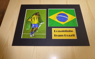 Ronaldinho valokuvat paspis A4