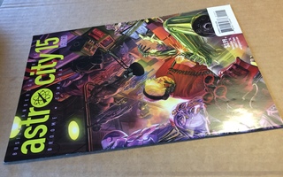 VERTIGO ASTRO CITY 15 11/2014 HYVÄ