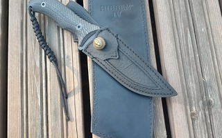 Rambo 4 machete ja Schrade metsästysveitsi