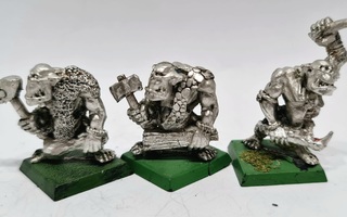 WH40K - 3kpl Savage Orcs figuureita [G64]