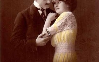 RAKKAUS / Pitsimekkoinen tyttö ja nuori mies. 1910-l.