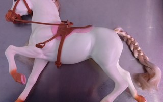 Barbie Blinking Beauty hevonen tarvikkeineen