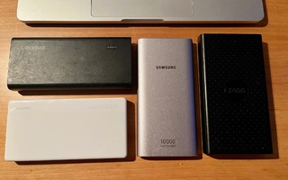Varavirtalähteitä (10000-12000 mAh) 4 kpl (Samsung, Huawei..