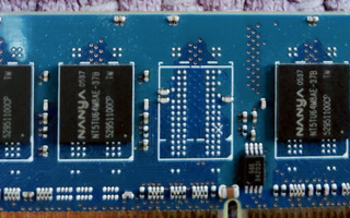 1x512MB pöytäkoneen RAM (Nanya 1Rx8 PC2-4200U-444-10-A1)