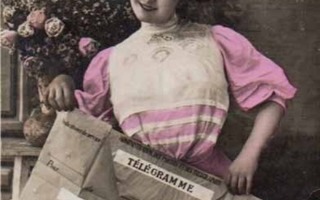 NAINEN / Hymyilevä tumma tyttö ja onnittelusähke. 1900-l.
