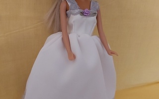Barbie valkoinen mekko