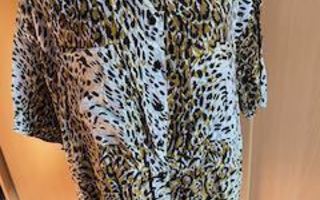 Leopardikuvioinen paitapusero, koko 44