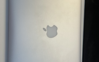 Apple Macbook Air 13" alkuvuosi 2015