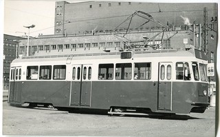 Helsinki linjan 8 raitiovaunu Salmisaaressa 1960-luku