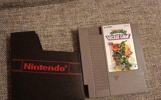 NES: Turtles II The Arcade Game (L)