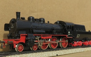 Märklin  P8 höyryveturi  laatikossa