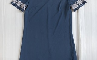 Sininen lyhythihainen mekko koko 34