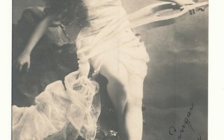 Vähäpukeinen neito - kulk. 1902