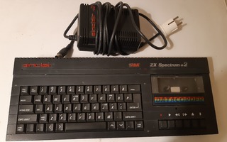 Sinclair ZX Spectrum +2A ja virtalähde