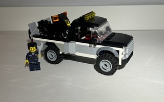 Lego pickup ja moottoripyörä