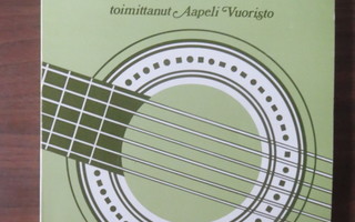 Aapeli Vuoristo (toim.): 102 kitaralaulua