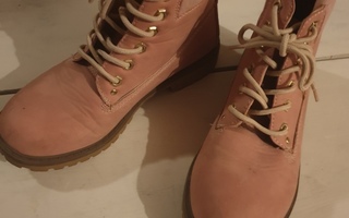 Vaaleanpunaiset maiharityyliset kengät naruilla, koko 36/37