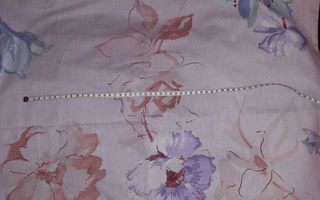 Pitkät verhot :violetilla pohjalla kukkia 136x138cm