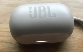 JBL kuulokkeet