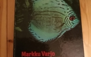 Markku Varjo  -  Elävä akvaario