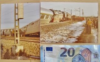 2 VANHAA Valokuva Rautatie Juna Onnettomuus Paloauto ym 1970
