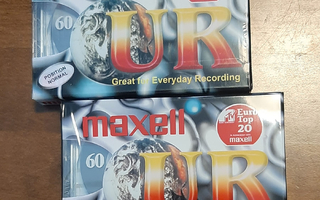 2 x Maxell UR60