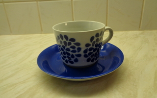 ARABIA Pisara kahvikuppi + asetti - sininen puhalluskoriste