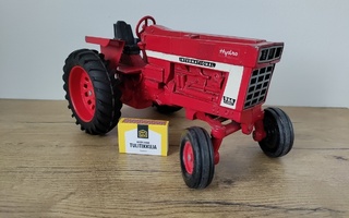 Ertl International 966 ISO traktori