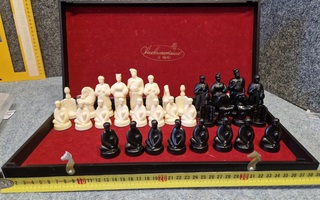Vintage shakki Ukrainalainen . Laudan koko 40 x 40 cm