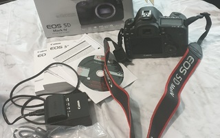 Uudenveroinen Canon EOS 5D Mark IV, linssi ja uusi akkukahva