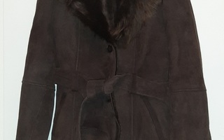 Ruskea takki Ajatar koko 40