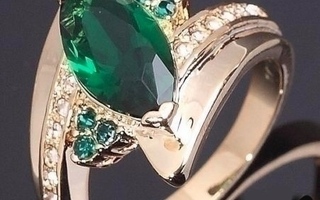 60 .. 18K Gold  Oval Fashion Green Emerald .. Sormus