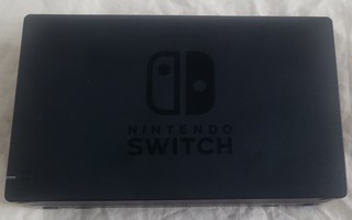 Nintendo Switch Dock *LUE KUVAUS*