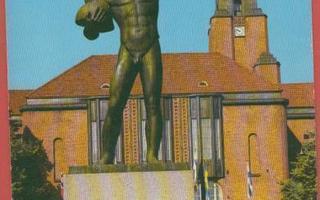 Lahti Vapauden patsas ja kaupungin talo