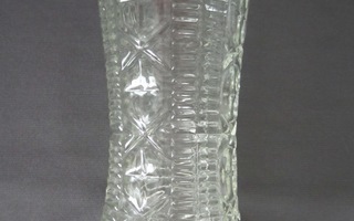 Vanha lasinen kukkamaljakko, korkeus 22,5 cm.