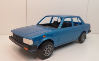 Toyota Corolla DX sininen muoviauto 03135 - Nyrhinen Finland