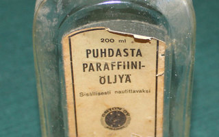 Vanha  parafiiniöljypullo. 200 ml. "Sisällisesti nautittava"