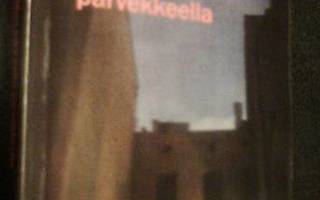 Jukka Tuomainen: Mies joka poltti parvekkeella (1.p.2004)