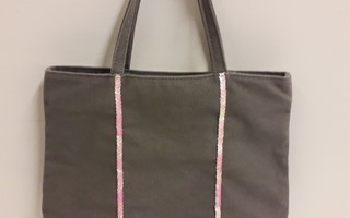 Pieni harmaa-pinkki laukku 29x22