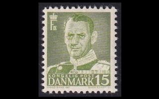 Tanska 302II ** Frederik IX 15 öre vihreä (1948)