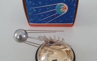 Sputnik pienoismalli 50-luvulta pakkauksineen