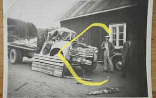 Valokuva Alavuden Osuusliikkeen kolariauto 1950-luku