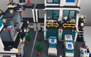 LEGO CITY POLIISIASEMA 7744+AUTOT