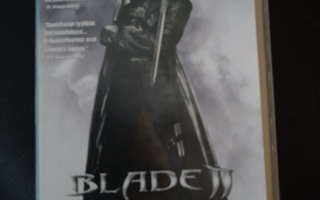 Wesley Snipes -- BLADE II  (VHS uusi muovissa)
