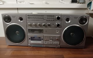 Philips D8615 boombox radio (lue kuvaus, testaamaton)