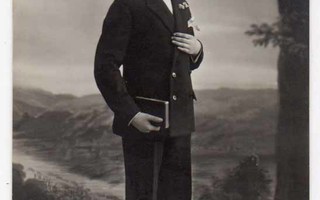 KONFIRMAATIO / Nuori poika tummassa puvussa, kirja. 1900-l.